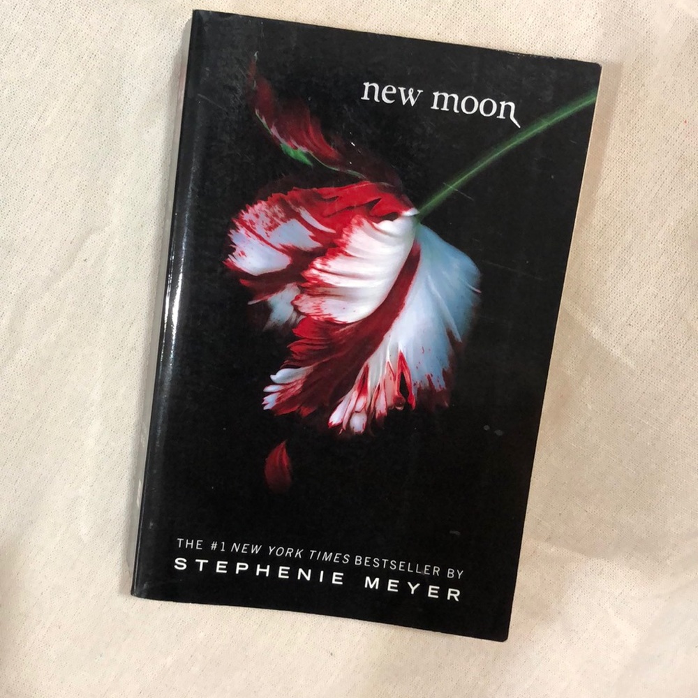 New Moon by Stephenie Meyer